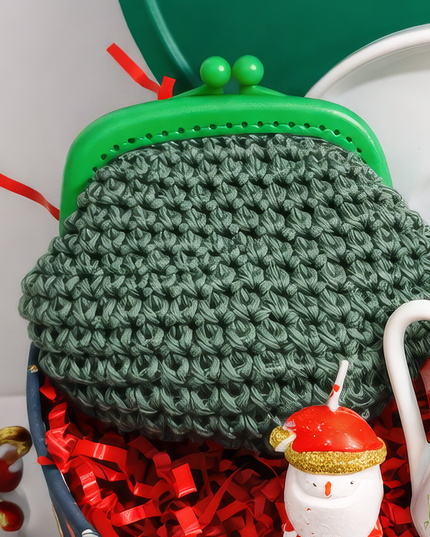 Metal Yılbaşı Hediye Kutusu – El Örgüsü Cüzdan & Kahve Fincanı