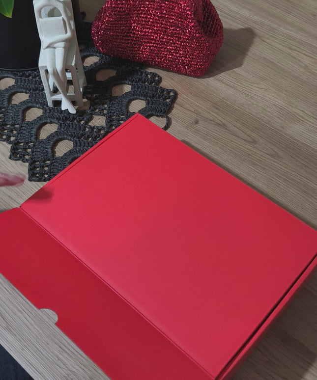 2026 Loading… Pipetli Cam Suluk Yılbaşı Hediye Kutusu